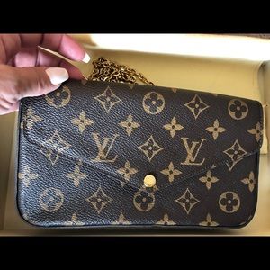 Gorgeous LV bag with gold removable chain